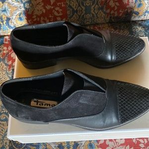 Slightly use … TAMARIS /Black comb.  Size 9